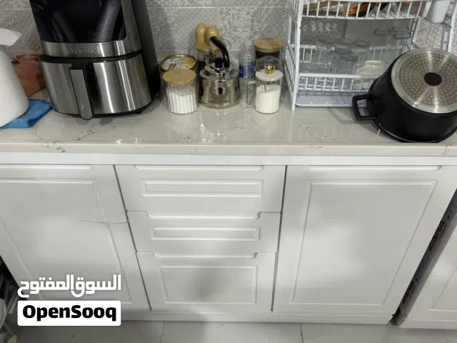 3 قطع كاونتر المنيوم من الداخل وخشب ثكيل من الخارج ومرمرة ثكيلة HDF مقاوم للرطوبة استعمال 4 شهور سعر