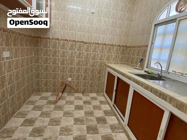 شقة للايجار في سفالة ابراء قريبه مدرسة سيح  العافية ومسجد التوبة