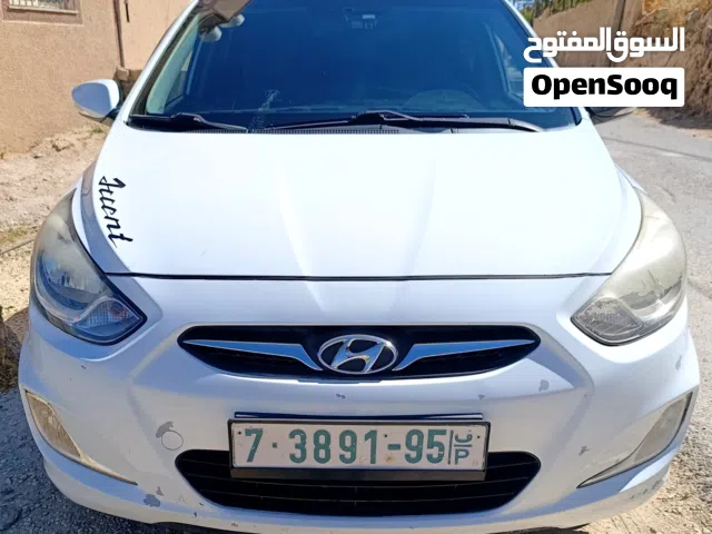 2014 هيونداي اكسنت Standard