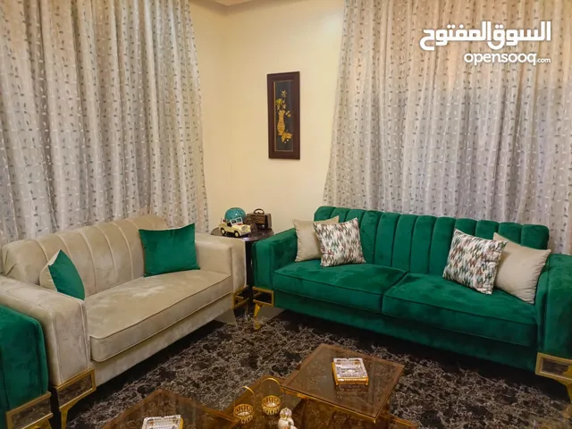 طقمين كنب للبيع بسعر مغري