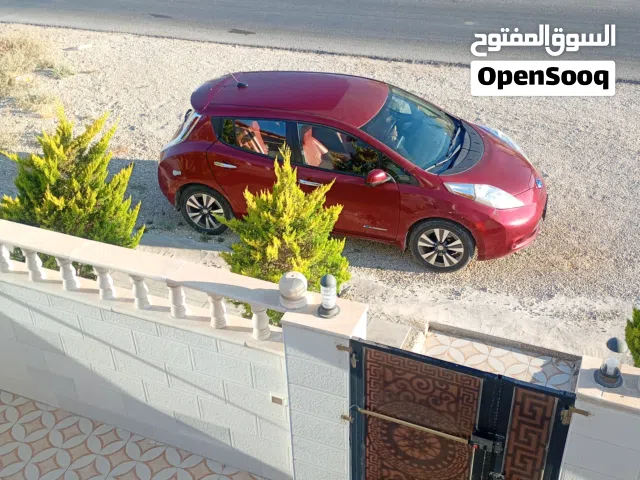 2015 نيسان ليف SV