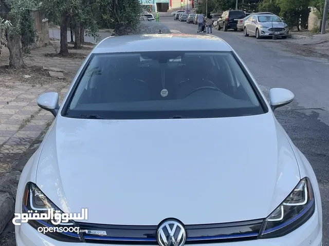 E-Golf 2016 Premium plus 2016 (أعلى فئة فيها أوتو بارك)
