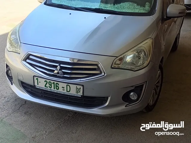 ميتسوبيشي اتراج 2017/اصل ايجار  دهان جديد /قطارة بنزين /يد ثانية  صاحبتها سيدة
