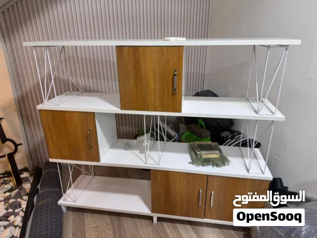 معرض مستخدم ونظيف للبيع