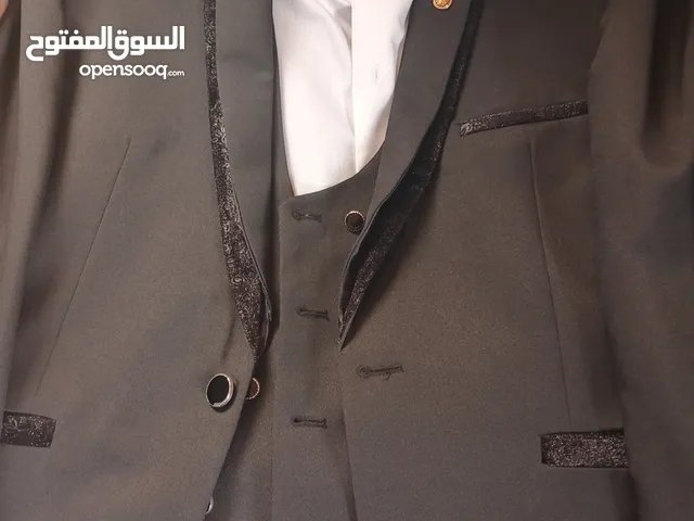 بدلة عريس وكندرة