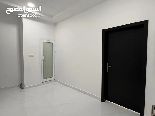 200 m2 4 Bedrooms Apartments for Sale in Northern Governorate Madinat Hamad