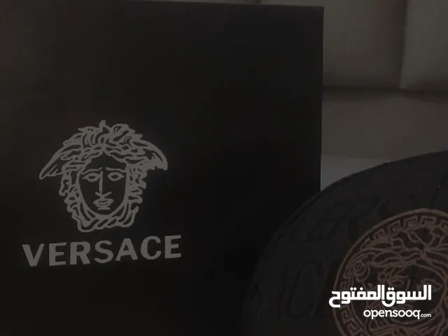 للبيع كاب Versace أصلي إستعمال خفيف مع كيس الماركة