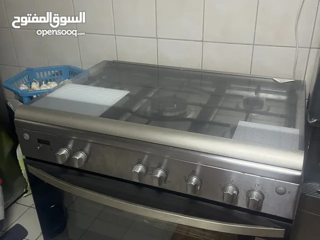 فرن استعمال 3 اشهر سبب البيع السفر يعمل بحالة ممتازة ويوجد به تشغيل كهربائي + براد lg بحالة ممتازه