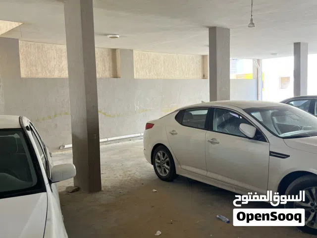 شقة ممتازة في مجمع سكني فالدعوة الاسلامية بوابة الجـبس 3 غرف نوم ومربوعه باقي التفاصيل فالوصف