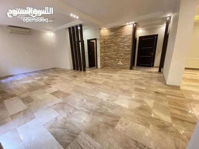 شقة فارغة للايجار - 3نوم - شبه ارضي - ديرغبار