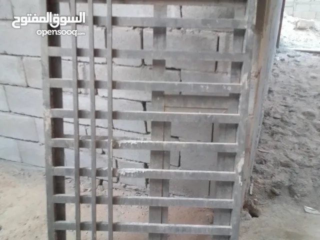 شباك بعده مامشدود العرض 95 الطول متر 45 حديد ثقيل رايده ب100