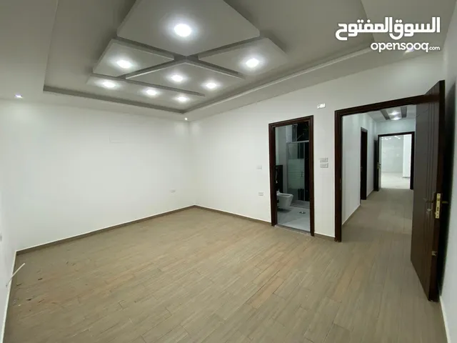 220 m2 More than 6 bedrooms Apartments for Sale in Irbid Al Thaqafa Circle