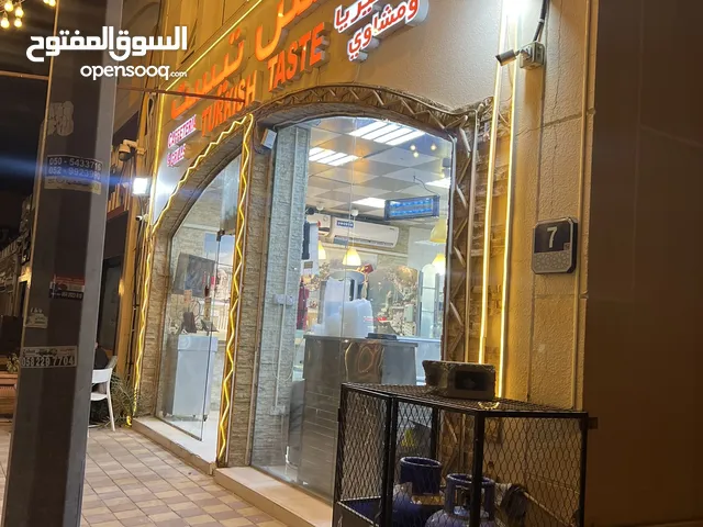 للبيع كافيتيريا بجميع لوازمها الكهرباء في صناعيه الهيلي بمدينه العين