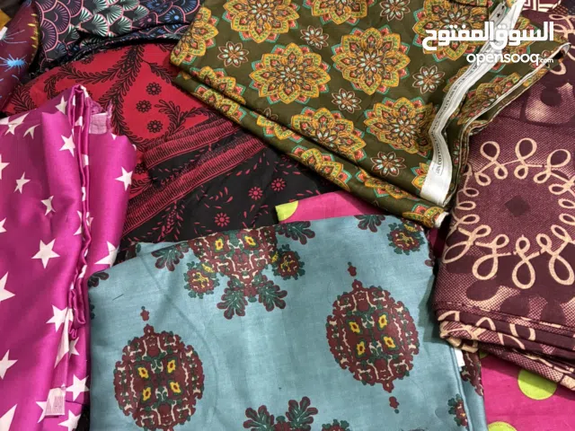 للبيع خامات أكثر من أربعين قطعة متنوعة اسعارهم اقل من الجملة الحبة 750 فلس