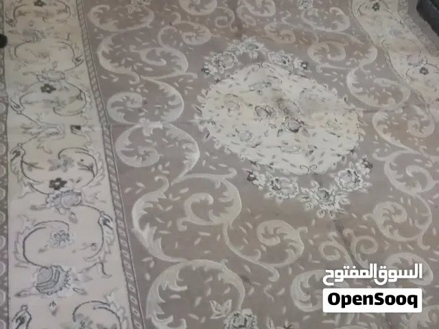 سجادة نظيفة بحالة جيدة جدا الطول 4 والعرض 3