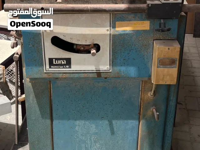 منشار طاولة دائري للنجارة والمنشورات الخشبية من شركة لونا (Table Saw / Circular Saw).