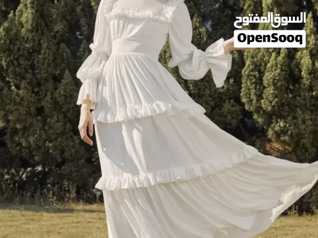 فستان ابيض كاجول