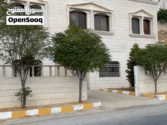 فيلا 3 طوابق في إسكان المهندسين مكونه من 3 طوابق طابقين دوبلكس وطابق منفصل مع أمكانيه بناء طابق رابع