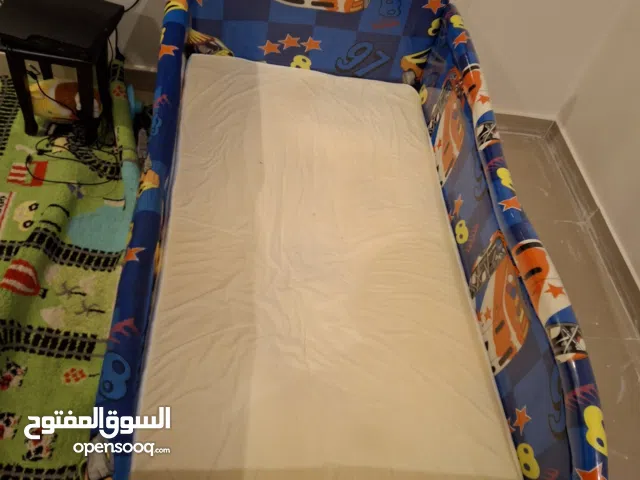 سرير طفل للبيع