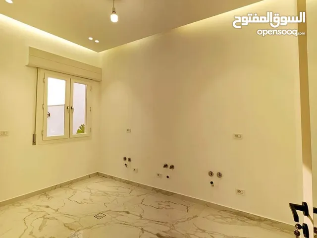 225 m2 3 Bedrooms Villa for Sale in Tripoli Ain Zara