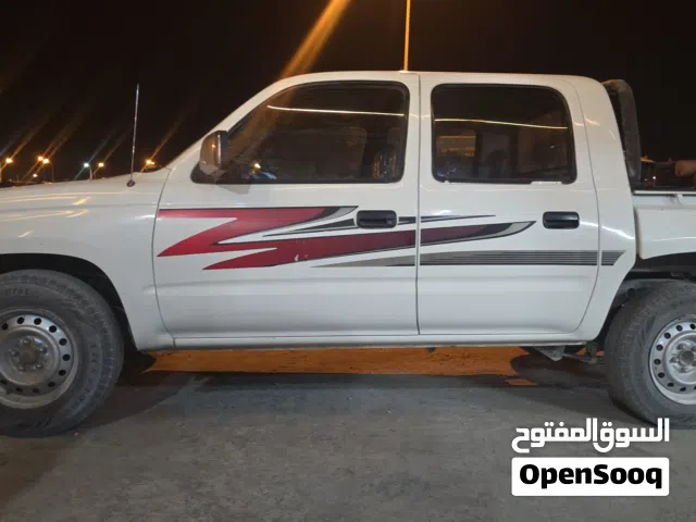 2001 تويوتا هيلوكس DLX