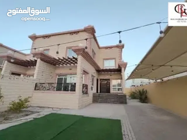 550 m2 More than 6 bedrooms Villa for Sale in Dubai Jumeirah Lake Towers
