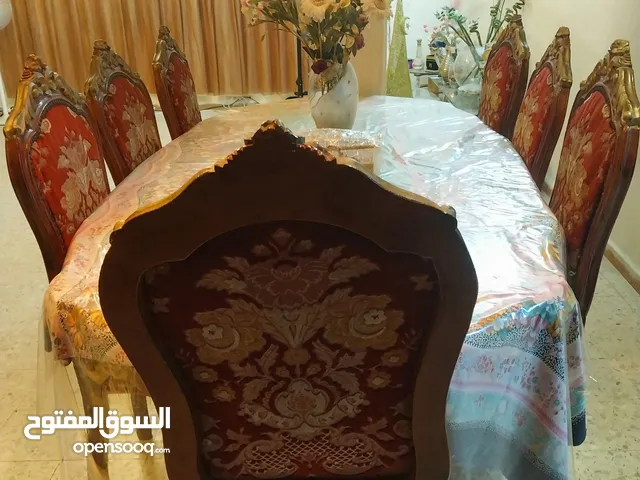 للبيع بسبب التجديد طاولة سفرة بخشب الزان.