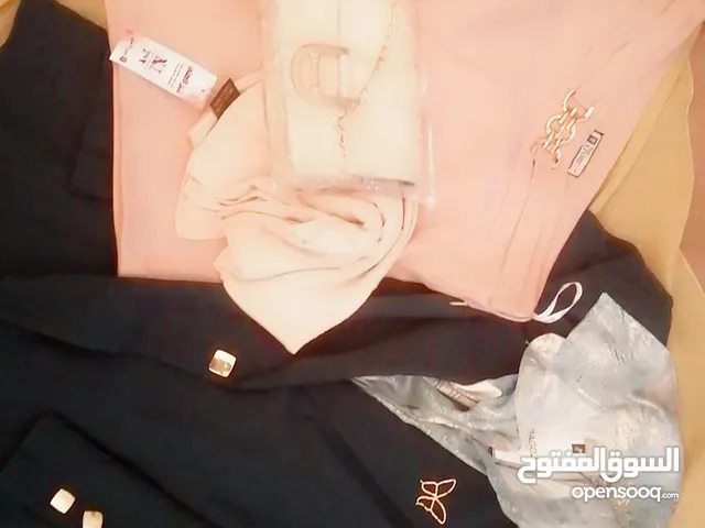 بدل نسائي من 5قطع سروال طويل وجاكه وبلوزه ووشاح