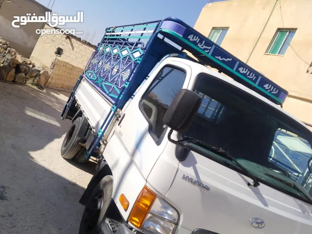 Box Hyundai 2000 in Mafraq