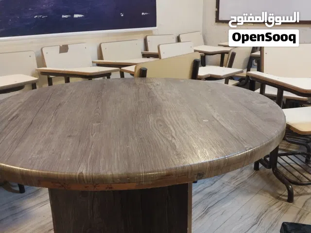 كراسي صفية قوية وجامدة عدد 20 طاولات عدد 3 كراسي متحركة عدد 7