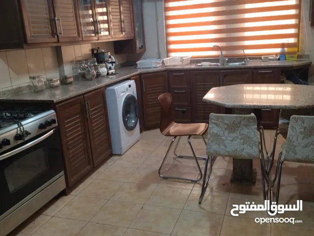 185 m2 5 Bedrooms Apartments for Sale in Zarqa Madinet El Sharq
