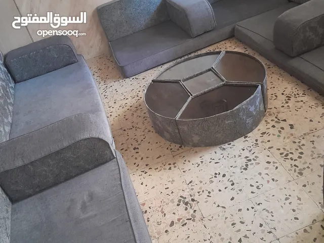 فراش عربي مع طاولات