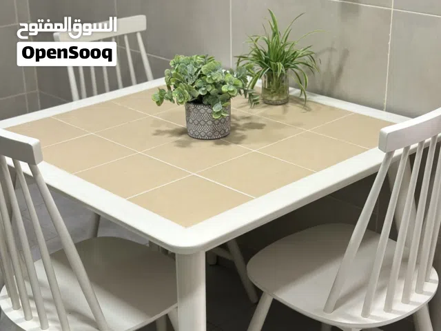 Dinning table with 3 chairs (homecenter)