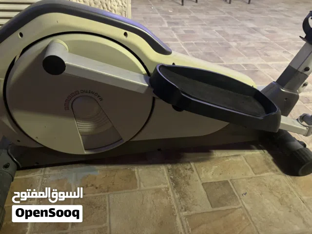 Sport top E2000 elliptical cross trainer  with white framing and black  handles كروس تيرنير مستعمل