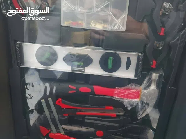 عده يدويه تحتوي ع 610قطعه مثل ما موضح بصوره