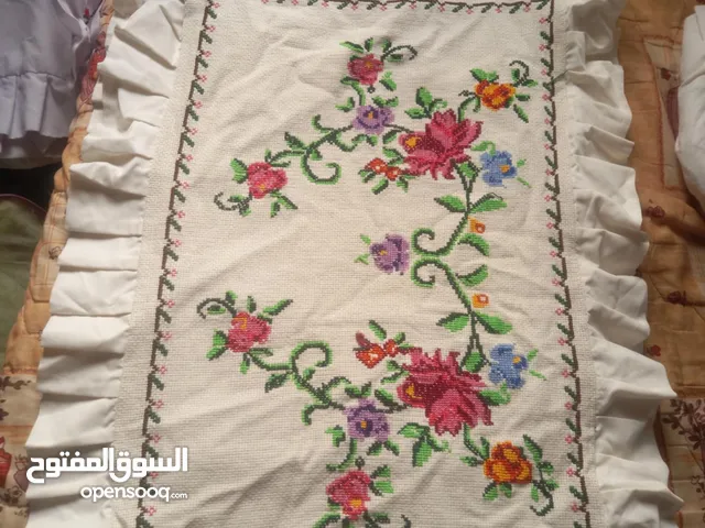 مخدات ومناظر تطريز يدوي