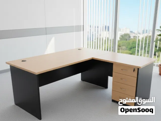 مكاتب نظيفه بحالة ممتازه جدا بأشكال وأنواع مختلفه السعر التواصل عل رقم..............................