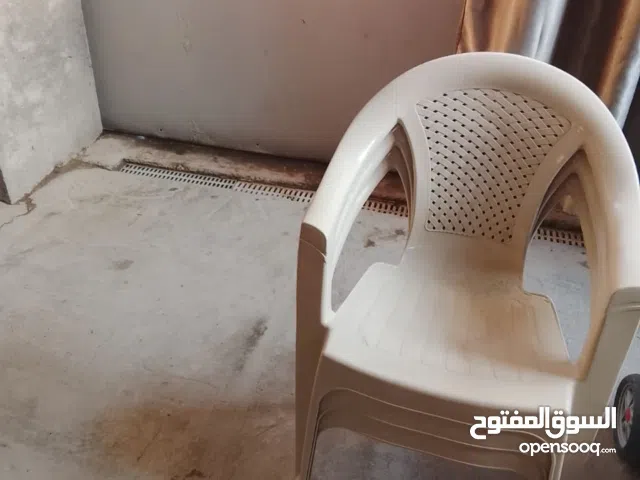 كرسي عدد3  سعر 10 الالف و العرباني طفال سعر 30 لالف