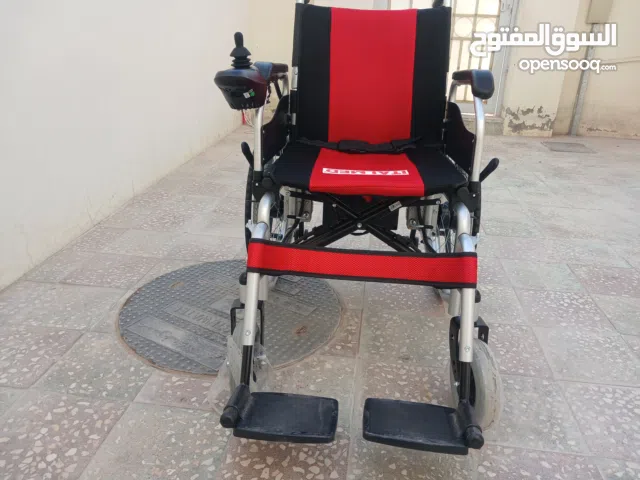 كرسي متحرك كهربائي جديد مستعمل لتجربه فقط به سرعات مع كامل ملحقاته للبيع