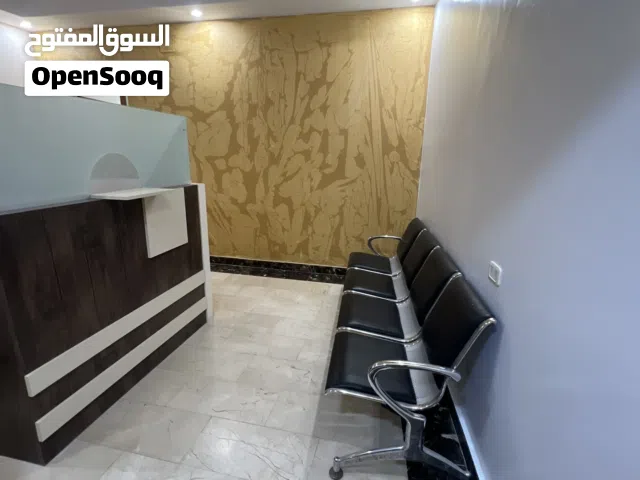 شقة خدمية للايجار مجهزة بالكامل وموقع مميز