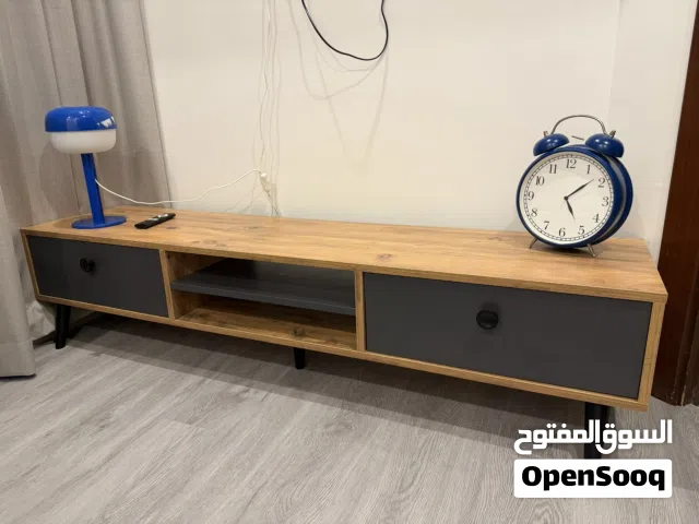 طاولة تلفزيون