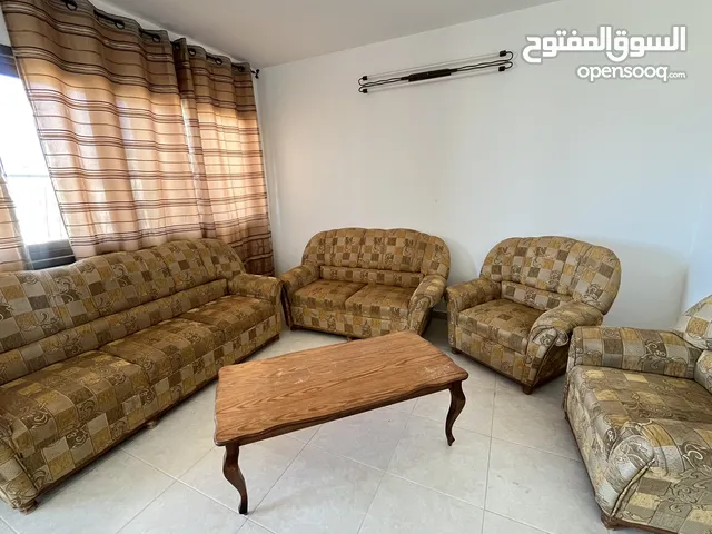 طقم كنب 4 قطع مع الطاولة  (قابل للتنجيد و لكن ليس عن طريقنا)