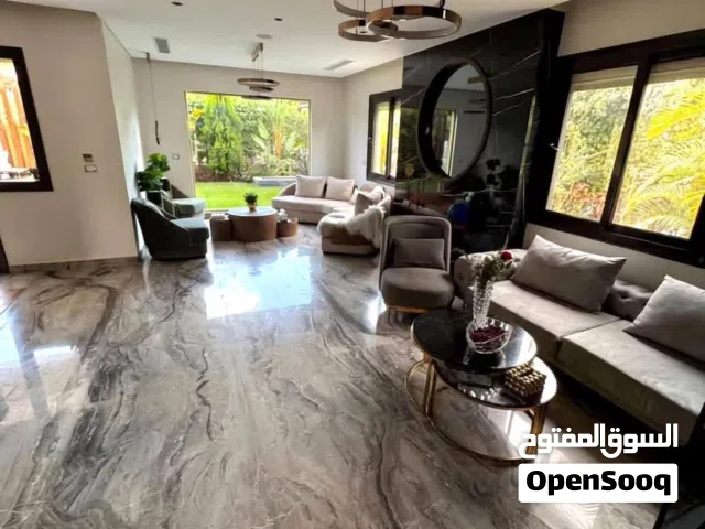 لضرورة البيع ڤيلا نازل ف سعرها ( اكتر م نص السعر ) للجدية ف التنفيذ  و مطلوب 8 مليون بدلا من 15 مليو