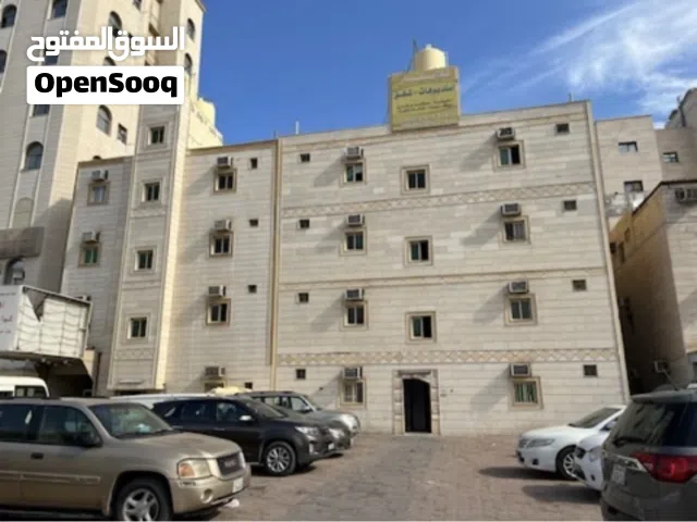 ستوديو للايجار بخيطان عوائل على شارع المطار الرئيسى مكيف وشامل الماء والكهرباء .