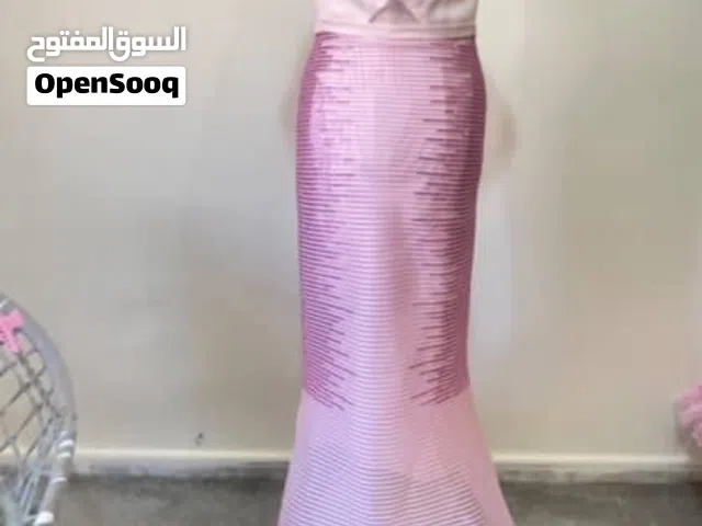 فستان سهرة أنيق للبيع  تصميم فريد وراقي 	•	مثالي للمناسبات والسهرات 	•	خامة مريحة على الجسم