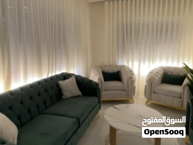 طقم كنت 7 مقاعد مع طاوله كبيره و4 طوايل خدمه