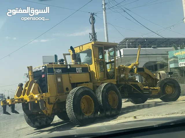 للإيجار جريدر مدحلة بلدوزر لودر حفارة