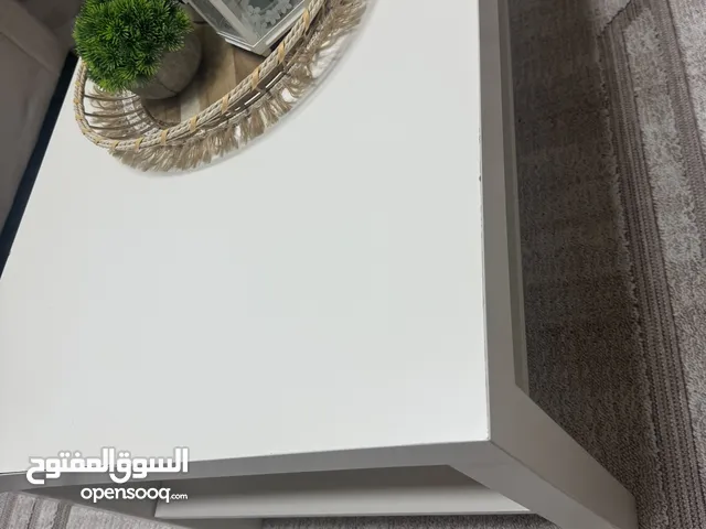 طاولة ايكيا وسط وطاوله جانبيه