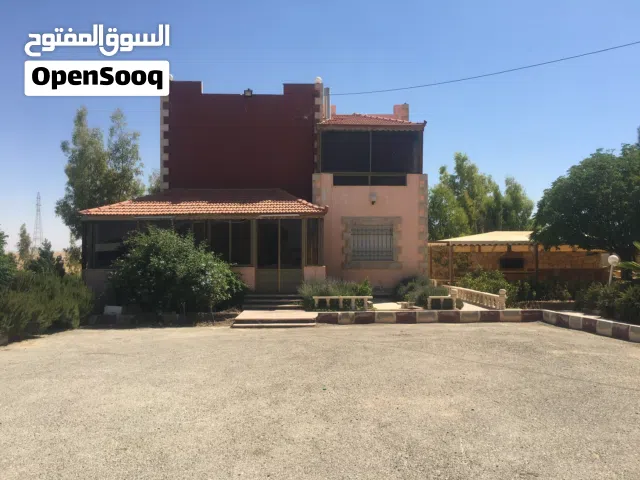 مزرعة مع فيلا نظام امريكي 5 دونم بسعر ممتاز ، قرب مطار الملكة علياء