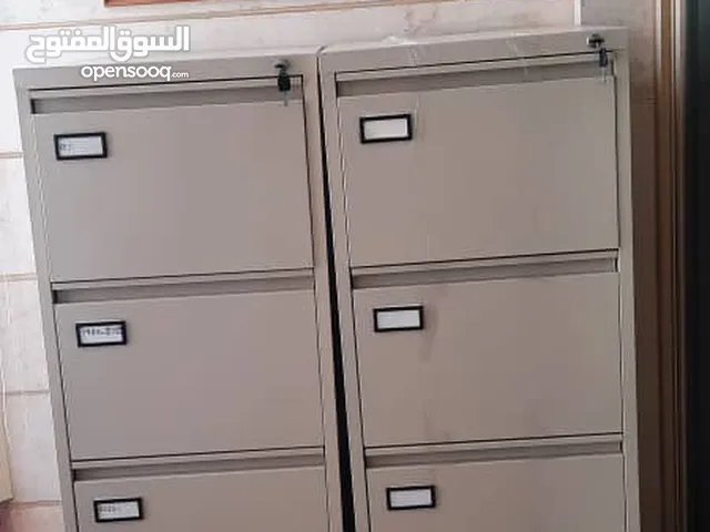 أدراج حديد.نظيفة جدا